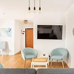 Cosy Retreat With Private Hot Tub