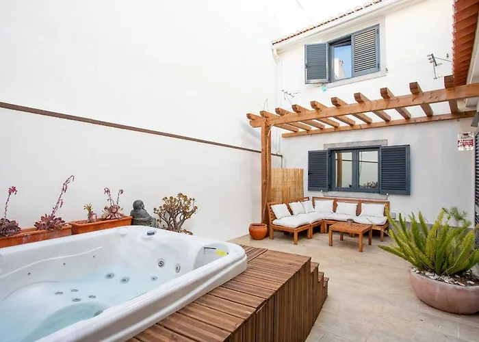 Cosy Retreat With Private Hot Tub * Cascais